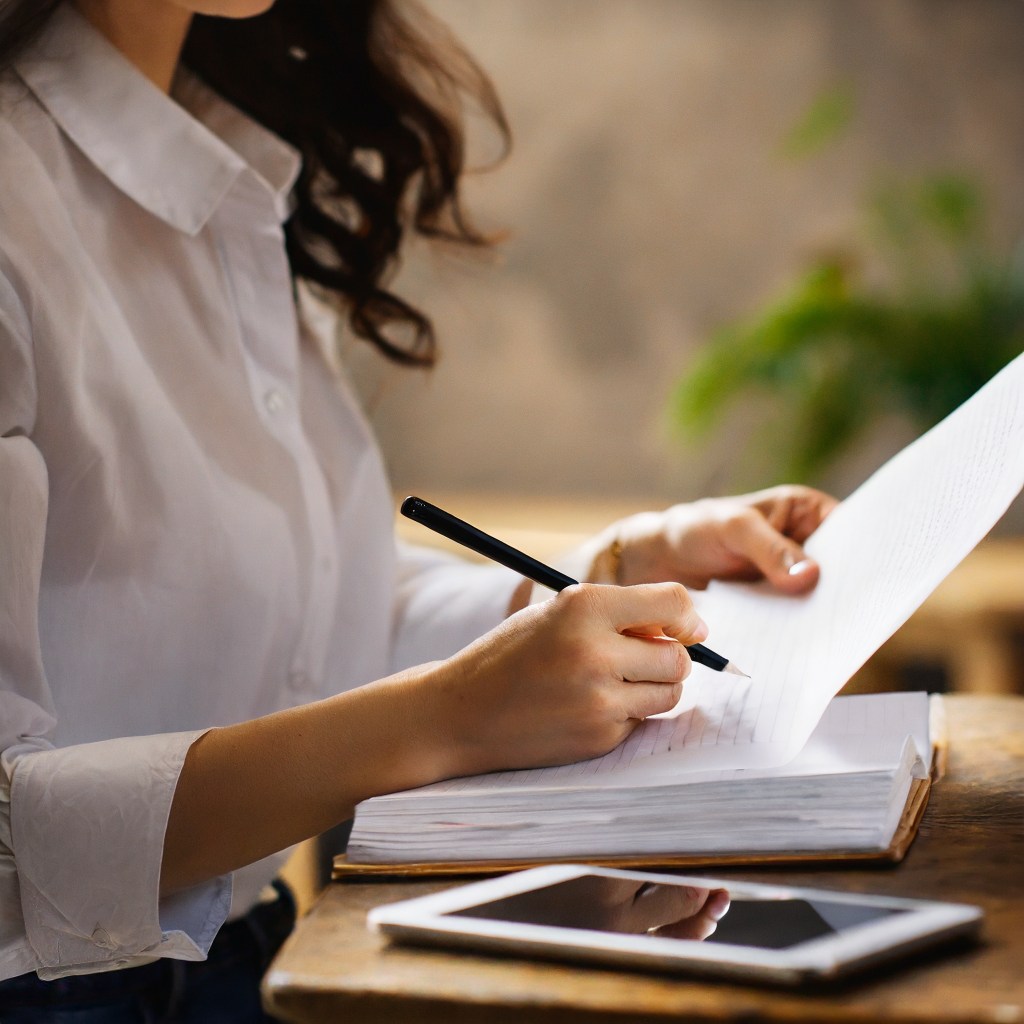 أدوات الذكاء الاصطناعي في مراجعة الادبيات: تصور مرئي&nbsp;للأدبيات